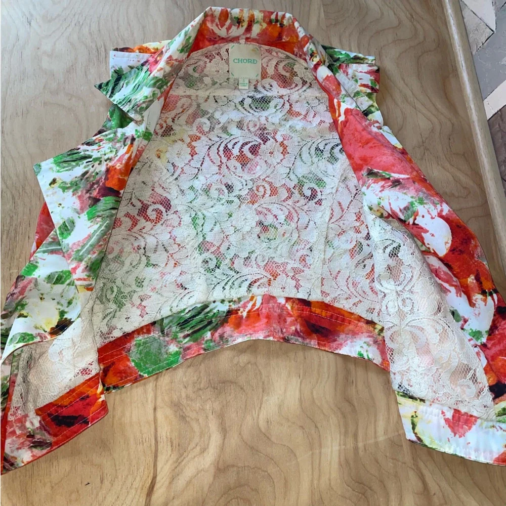 Chord Lace-lined Floral Vest - Picture 3 of 10
